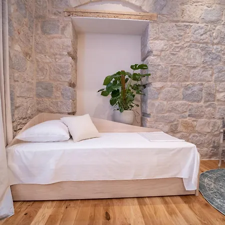 Tifani Luxury 3 *