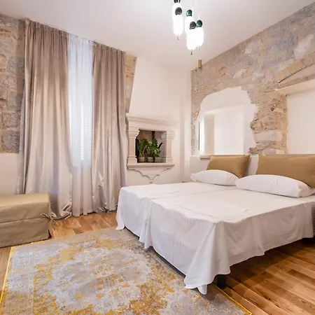 Διαμέρισμα Tifani Luxury 3 *